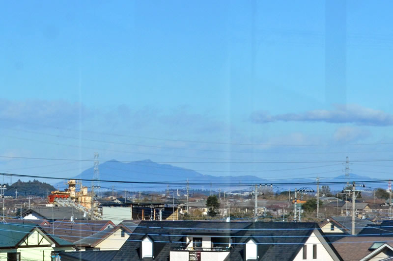 小林駅から筑波山を臨む