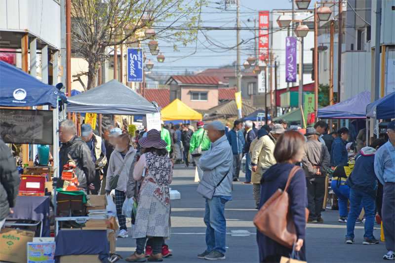 木下駅南骨董市