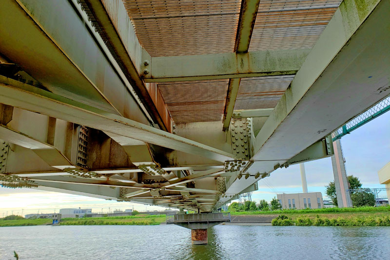 木下駅～布佐駅間の河川敷成田線の鉄橋下