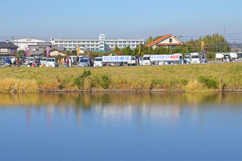 印西市川の停車場と軽トラ市場