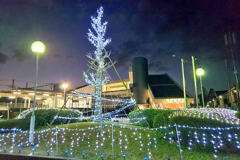 JR成田線小林駅前のイルミネーション