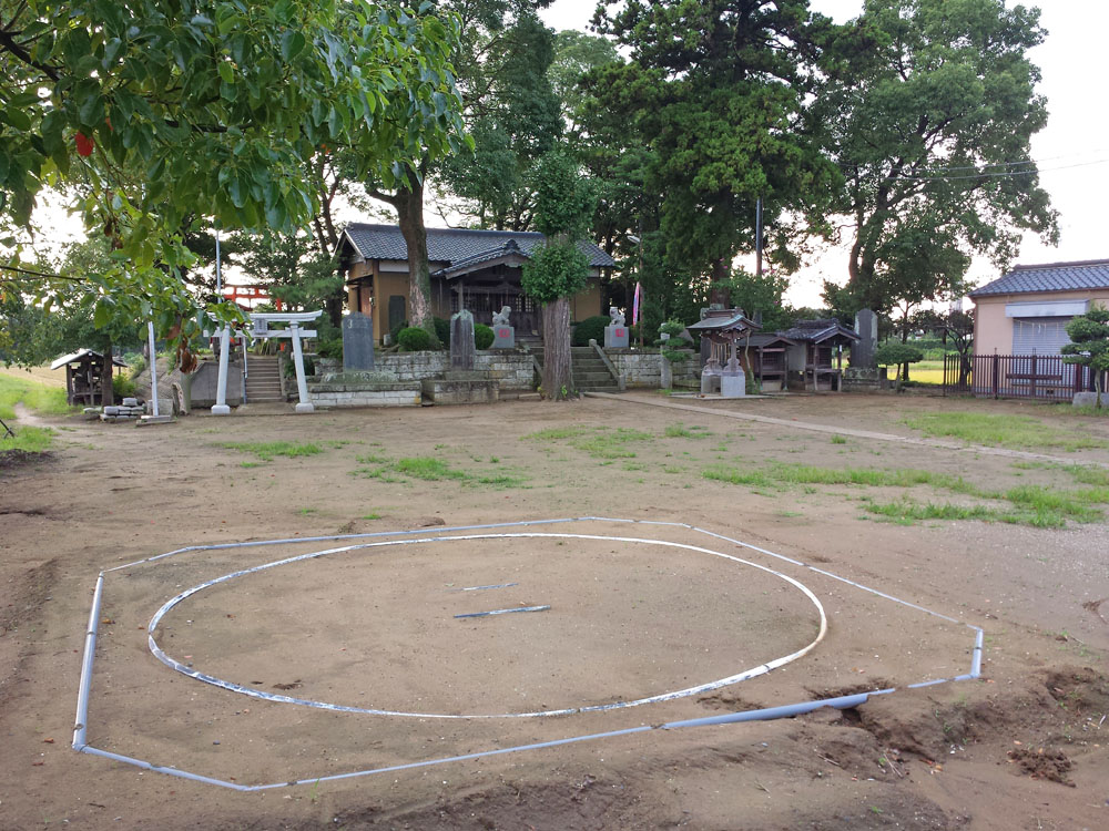 六軒厳島神社の土俵