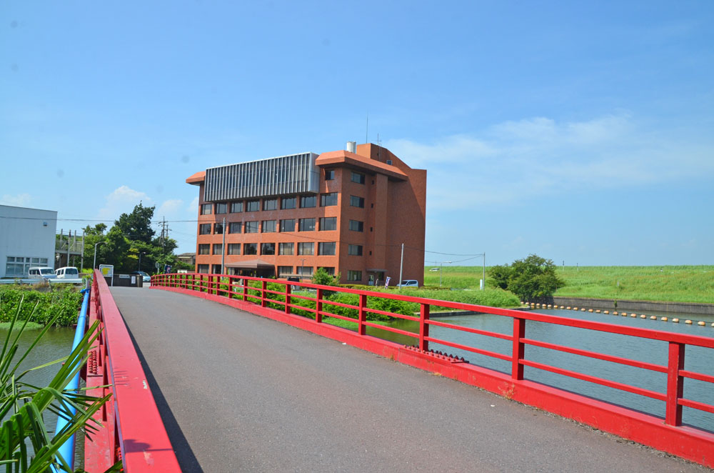 六幸橋と中央公民館