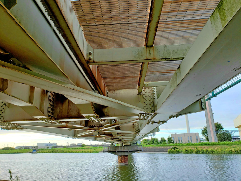 成田線の鉄橋下