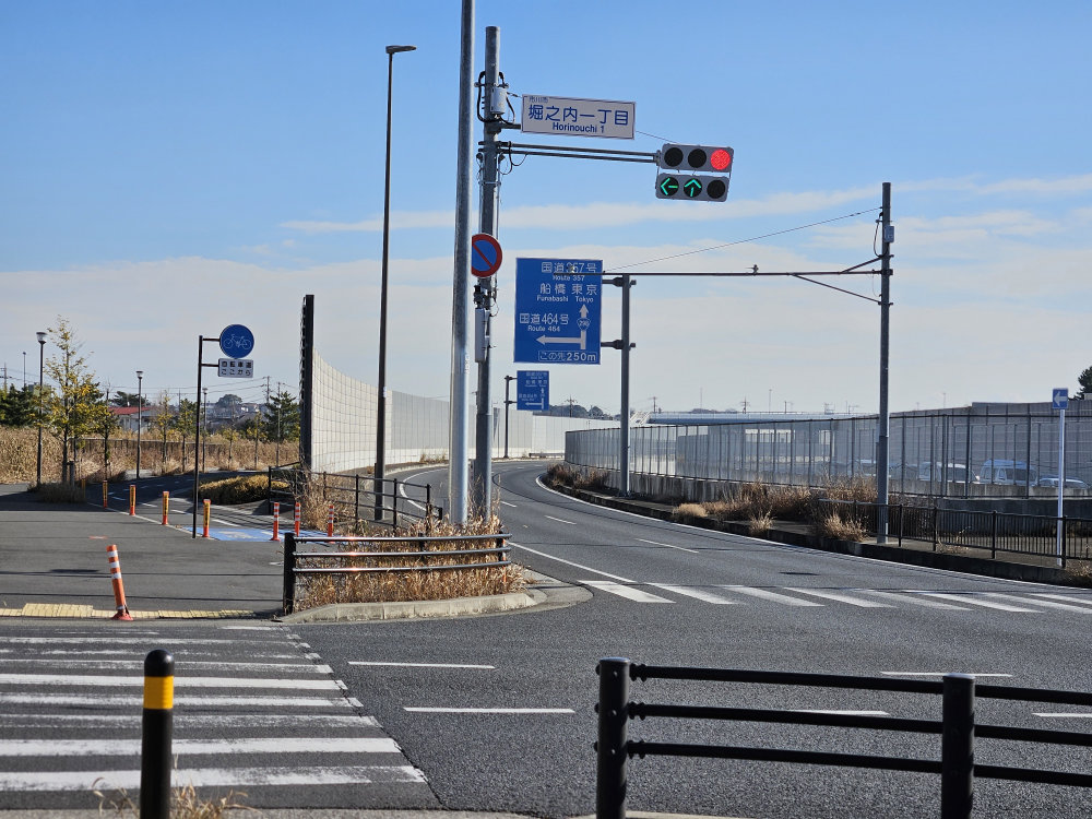 北千葉道路と外環道国道298号の接続部市川市堀之内一丁目交差点