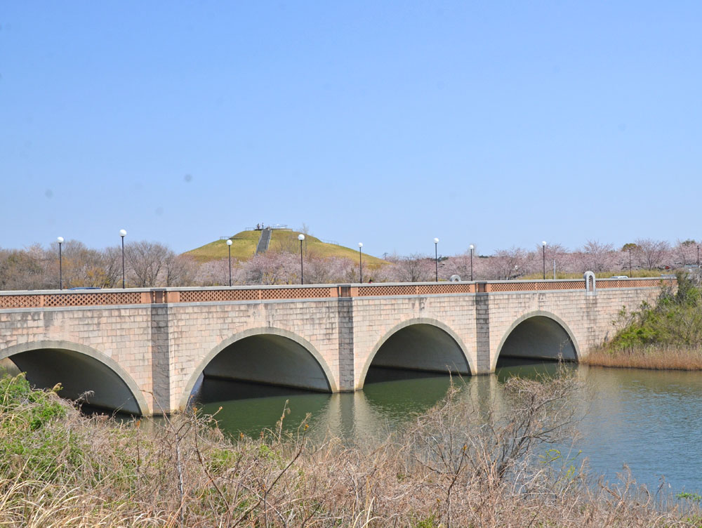 滝野地区に続く橋