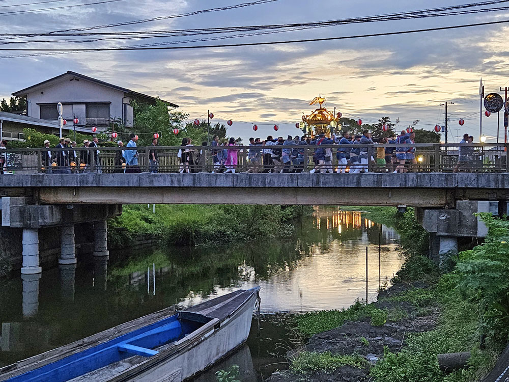 六軒厳島神社祭礼と弁天川
