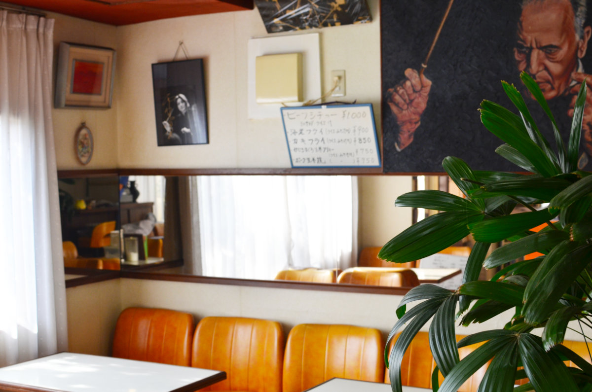 木下駅前喫茶店カペー店内