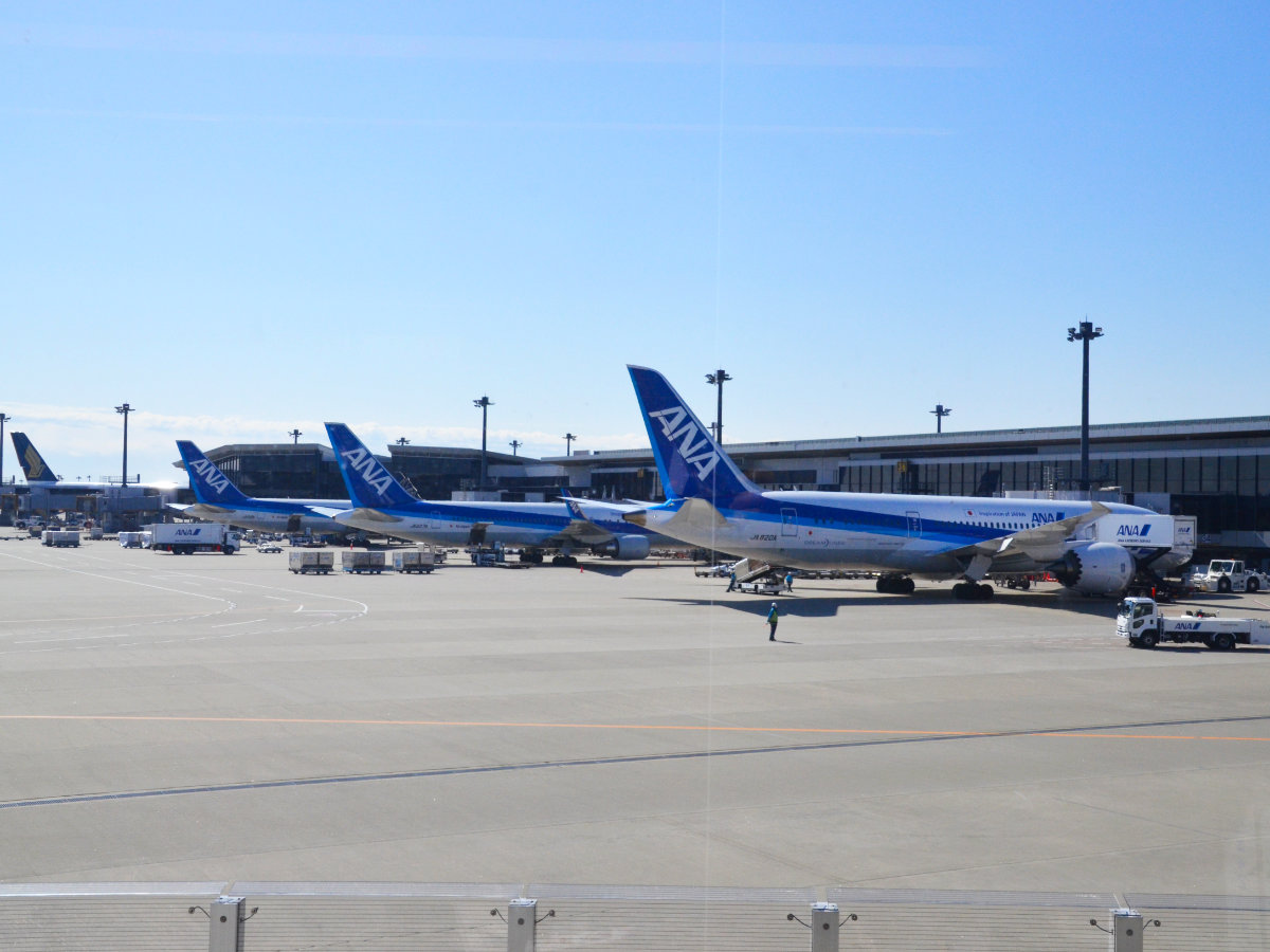 成田空港ANAの飛行機
