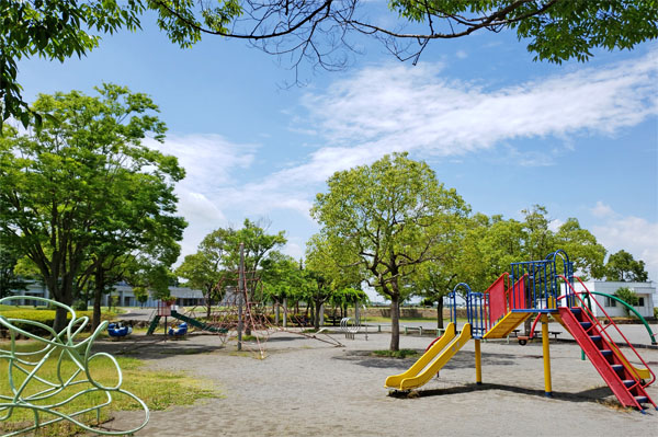 松山下公園児童遊具広場