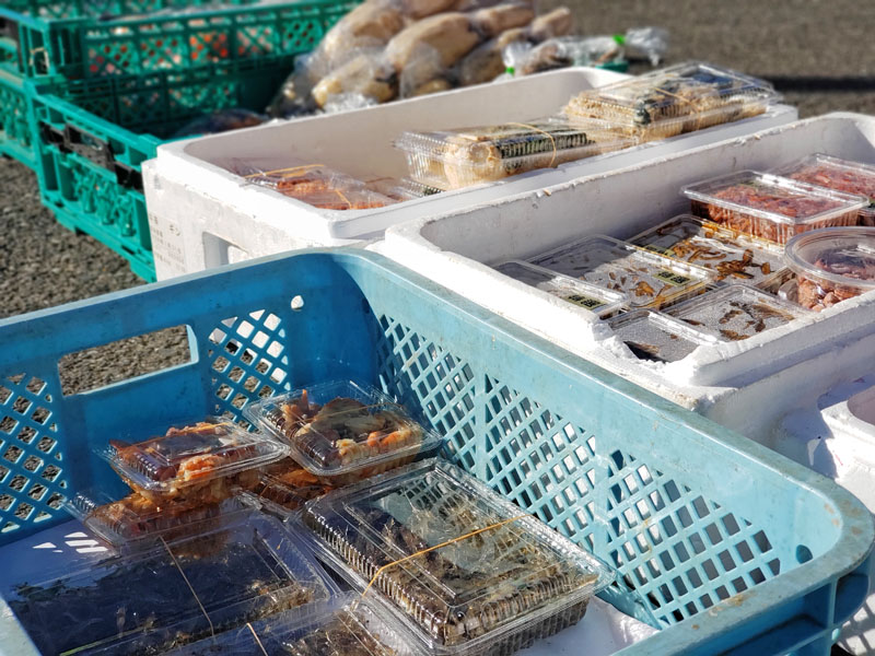 JR成田線小林駅前の市場