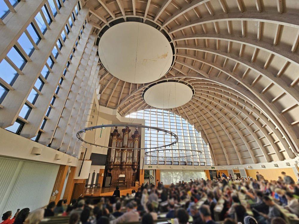 東京基督教大学のドームとパイプオルガン
