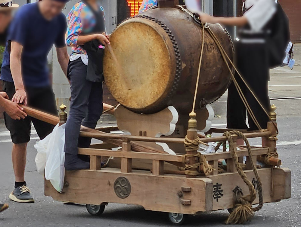 六軒厳島神社祭礼の太鼓車