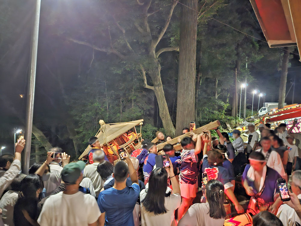 阿夫利神社の例大祭石段登り