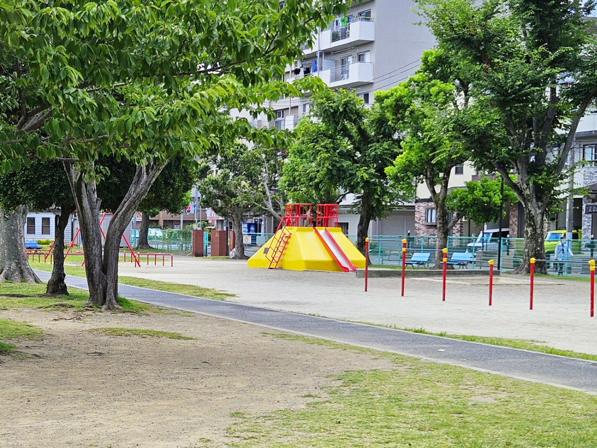 市川市南沖交通公園の電話滑り台