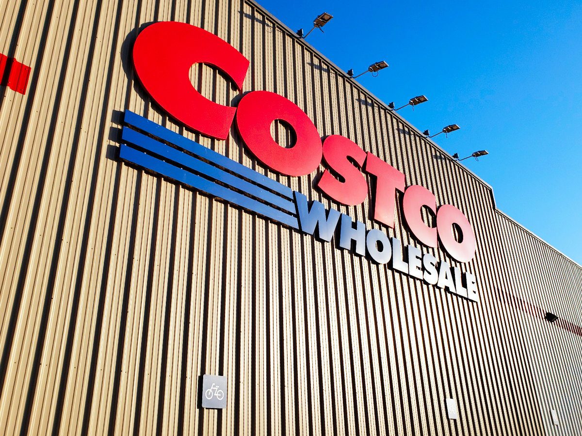 コストコホールセールの看板