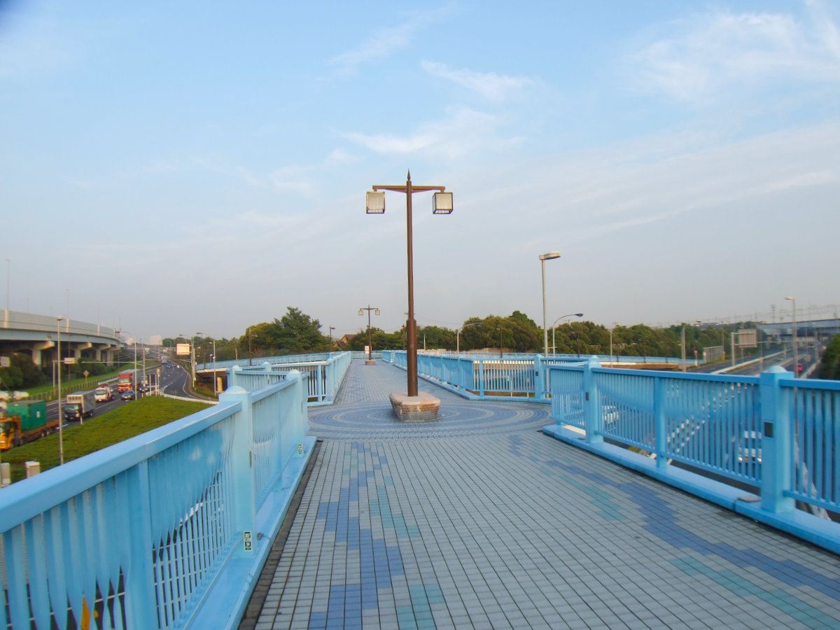 舞浜3丁目の歩道橋