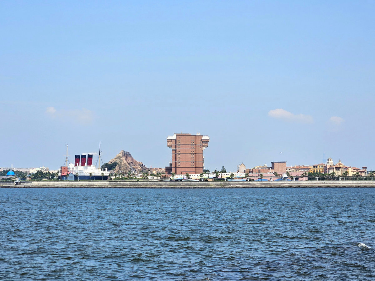 海から見た東京ディズニーシー
