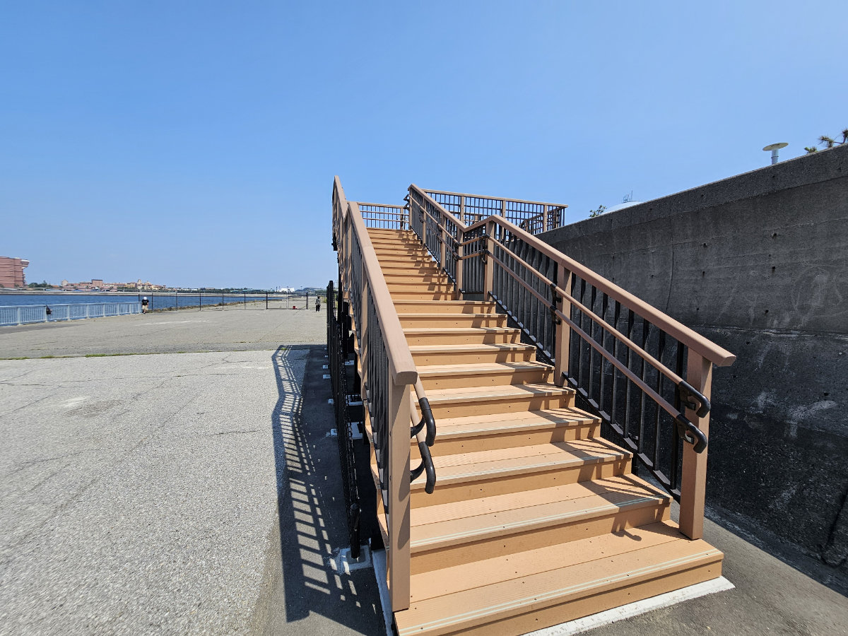 浦安市千鳥海岸遊歩道デッキ