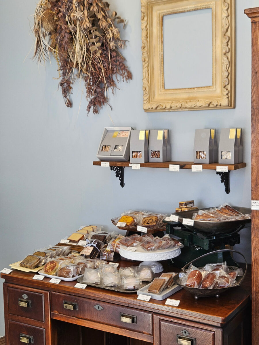 いたばし菓子店の店内