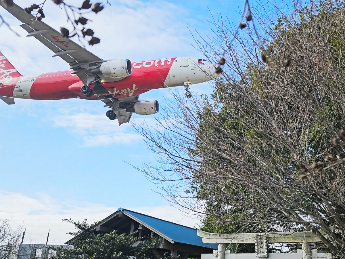 東峰神社と飛行機